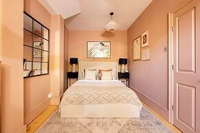 The Abinger Place - Inviting 2bdr House With Study Room & Garden