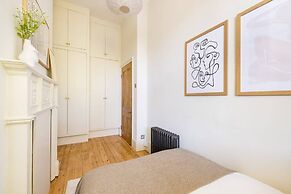 The Abinger Place - Inviting 2bdr House With Study Room & Garden