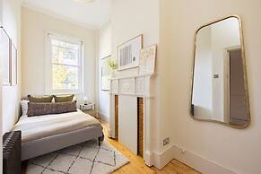 The Abinger Place - Inviting 2bdr House With Study Room & Garden