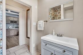 Cozy Renovated 19th Century Home, 5 Min to OSU! 3 Bedroom Home by Paul