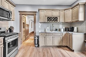 Cozy Renovated 19th Century Home, 5 Min to OSU! 3 Bedroom Home by Paul