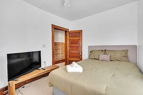Cozy Renovated 19th Century Home, 5 Min to OSU! 3 Bedroom Home by Paul