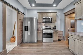 Cozy Renovated 19th Century Home, 5 Min to OSU! 3 Bedroom Home by Paul