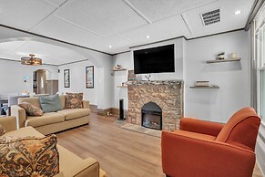 Cozy Renovated 19th Century Home, 5 Min to OSU! 3 Bedroom Home by Paul