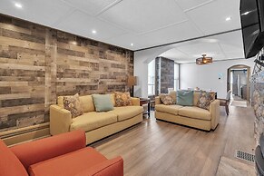 Cozy Renovated 19th Century Home, 5 Min to OSU! 3 Bedroom Home by Paul