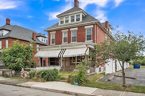 Cozy Renovated 19th Century Home, 5 Min to OSU! 3 Bedroom Home by Paul