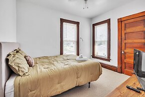Cozy Renovated 19th Century Home, 5 Min to OSU! 3 Bedroom Home by Paul