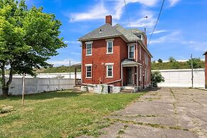 Cozy Renovated 19th Century Home, 5 Min to OSU! 3 Bedroom Home by Paul