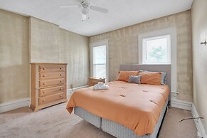 Cozy Renovated 19th Century Home, 5 Min to OSU! 3 Bedroom Home by Paul
