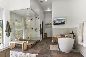 9005A - Luxury Four Bedroom 4 Home