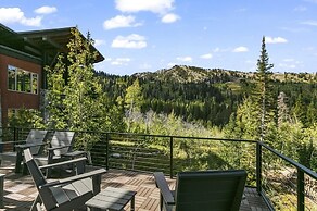 9005A - Luxury Four Bedroom 4 Home