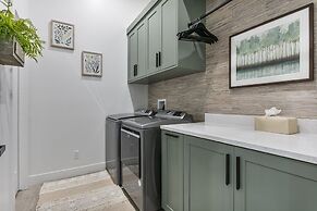 9005A - Luxury Four Bedroom 4 Home