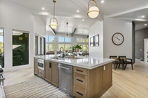 9005A - Luxury Four Bedroom 4 Home