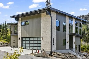 9005A - Luxury Four Bedroom 4 Home