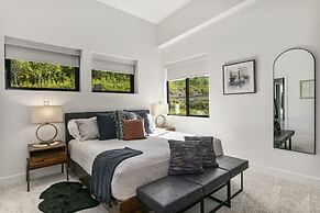 9005A - Luxury Four Bedroom 4 Home