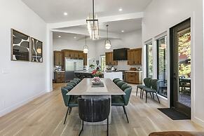 9005A - Luxury Four Bedroom 4 Home