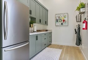 9005A - Luxury Four Bedroom 4 Home