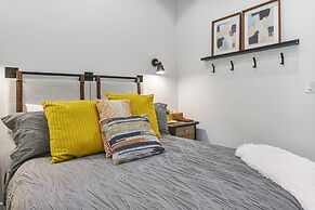 9005B - Luxury Two Bedroom + Den 2 Home