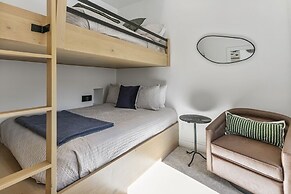 9005B - Luxury Two Bedroom + Den 2 Home