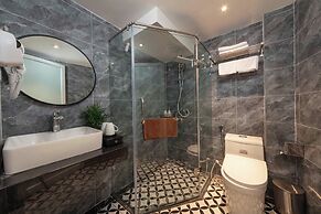 Madelise Stardust Hotel & Travel