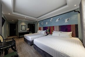 Madelise Stardust Hotel & Travel