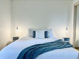 Readyset Apartments at The Summit