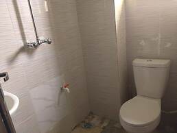 2 Bed - Sleeps 4 - Aircon - Free Parking