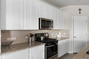 Charming 4BR Spacious Backyard in Hutto