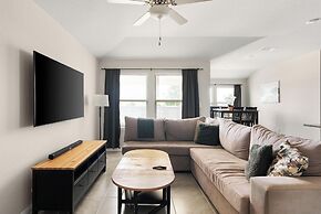 Charming 4BR Spacious Backyard in Hutto