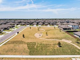 Charming 4BR Spacious Backyard in Hutto