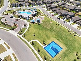 Charming 4BR Spacious Backyard in Hutto