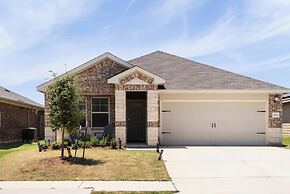 Charming 4BR Spacious Backyard in Hutto