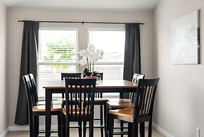 Charming 4BR Spacious Backyard in Hutto