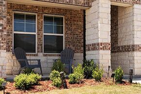 Charming 4BR Spacious Backyard in Hutto