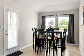 Charming 4BR Spacious Backyard in Hutto