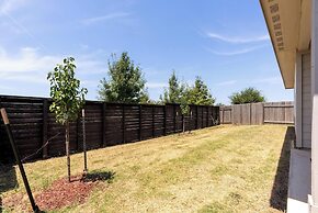 Charming 4BR Spacious Backyard in Hutto