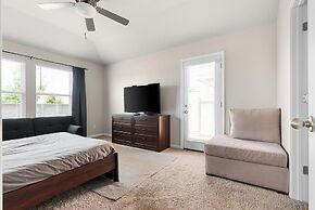 Charming 4BR Spacious Backyard in Hutto