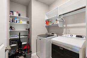 Charming 4BR Spacious Backyard in Hutto