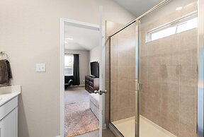 Charming 4BR Spacious Backyard in Hutto