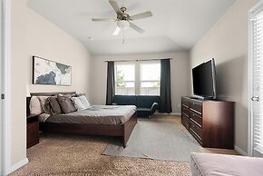 Charming 4BR Spacious Backyard in Hutto