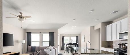 Charming 4BR Spacious Backyard in Hutto