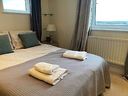 Cosy 2 Bedroom Royal Docks Apartment