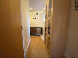Cosy 2 Bedroom Royal Docks Apartment