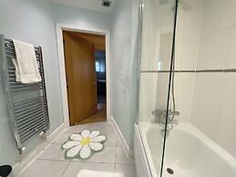 Cosy 2 Bedroom Royal Docks Apartment