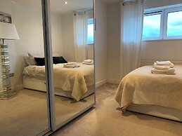 Cosy 2 Bedroom Royal Docks Apartment