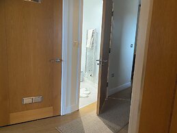 Cosy 2 Bedroom Royal Docks Apartment