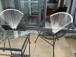 Cosy 2 Bedroom Royal Docks Apartment