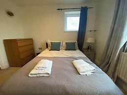 Cosy 2 Bedroom Royal Docks Apartment
