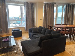 Cosy 2 Bedroom Royal Docks Apartment