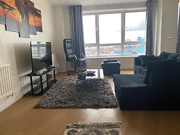 Cosy 2 Bedroom Royal Docks Apartment